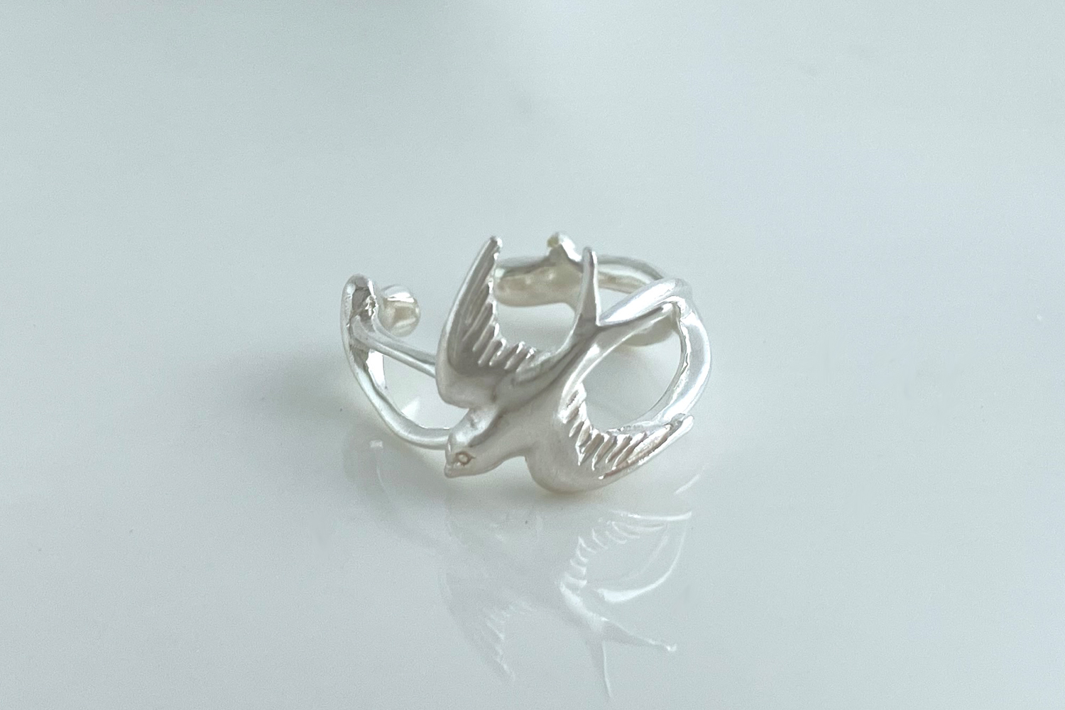 ツバメのイヤーカフ